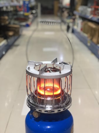 راس دفاية وموقد يركب على دبات الزرقاء مناسبة للمخيمات و الاستراحات وغيرها