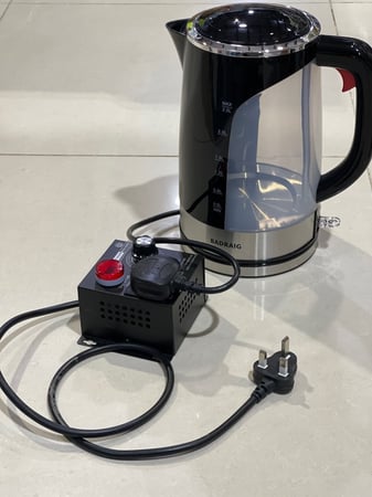 دايمر ومنظم الجهد الكهربائي 220 فولت ويتحمل إلى 4000 واط مناسب لتخفيف قوة الكهرباء ومناسبة للغلاية