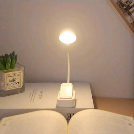 مصباح قراءة LED قابل للتثبيت والشحن – إضاءة قابلة للتعديل (أبيض، أصفر، أبيض دافئ) مع تحكم في السطوع.