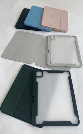 كفر ايباد شفاف مع غطاء مغناطيسي (قطعتين)