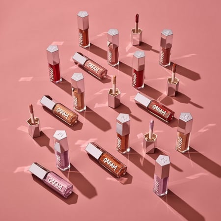 قلوس ملمع ومكبر شفاه بومب كريم من فنتي بيوتي