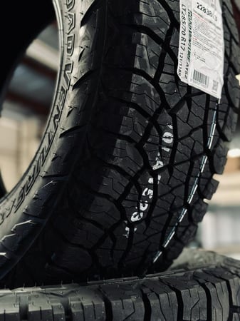 255/75/17 كومهو - نص حجري