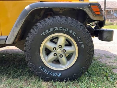 285/70/17 سايلون - حجري