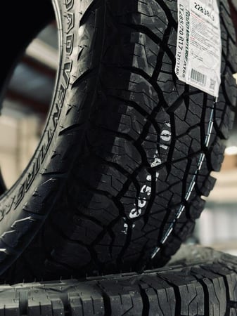 255/65/17 كومهو - نص حجري