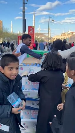 توزيع (كرتون) في الحرم النبوي (بارد) 40 أو 48 قارورة 330 أو 200 مل شامل التوصيل