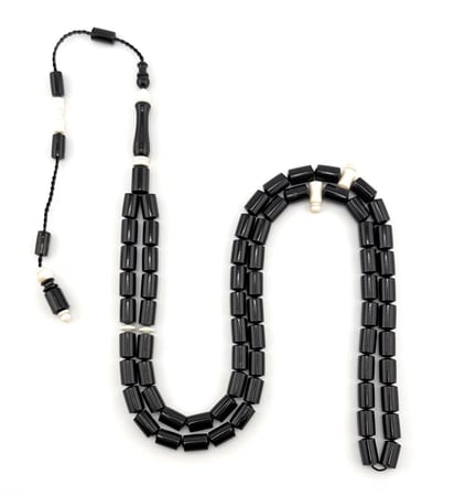 سبحة المرجان الأسود الطبيعي (اليسر) مستخرج من البحر الأحمر مزين بالعاج