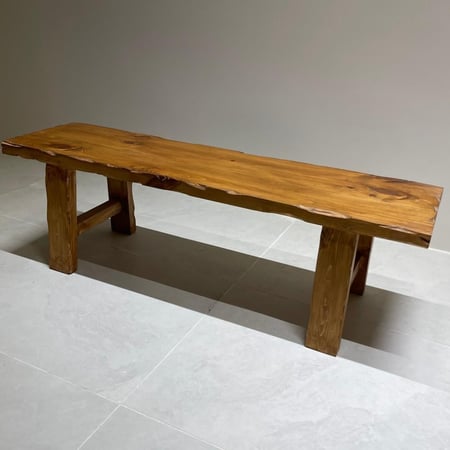 بنش مقعد خشبي او طاولة