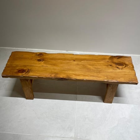 بنش مقعد خشبي او طاولة