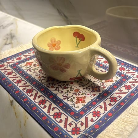 كوب سيراميك كريمي وبنكي