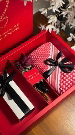 بوكس العيد الاقتصادي شماغ الميدان مع قلم وكبك سيكلو