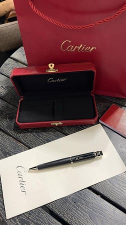 قلم رقم 10 مع ملحقاته بتصميم فاخر ومميز