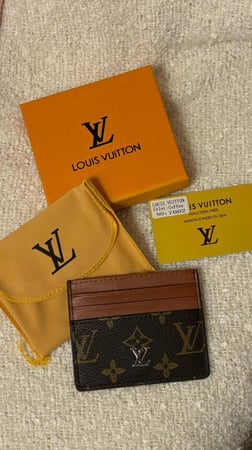 كارد هولدر لويس فيتون