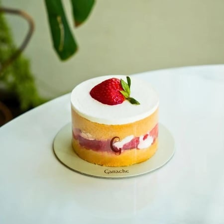 كيك فراوله صغيره