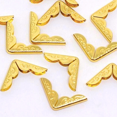 زاوية مصحف معدنيه حجم وسط ذهبى