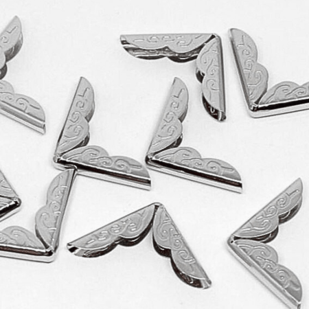 زاوية مصحف معدنيه حجم وسط فضى