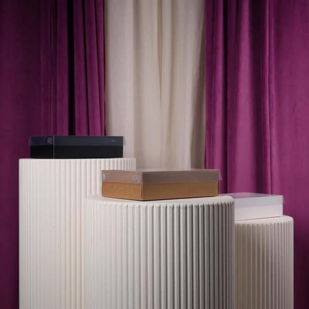 علبة منتجات وسط مستطيل شفاف ابيض درزن