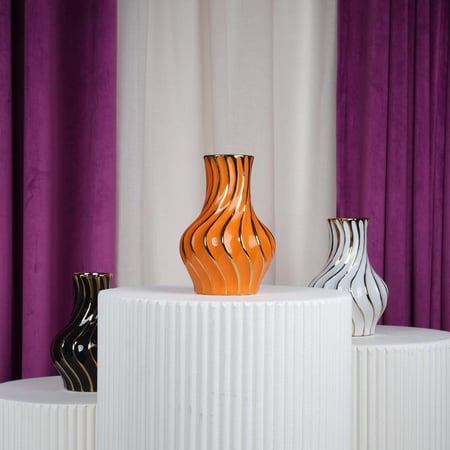 فازة سيراميك أبيض مموج