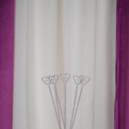 حامل كروت بلاستيك شكل قلب صغير (ربطة)