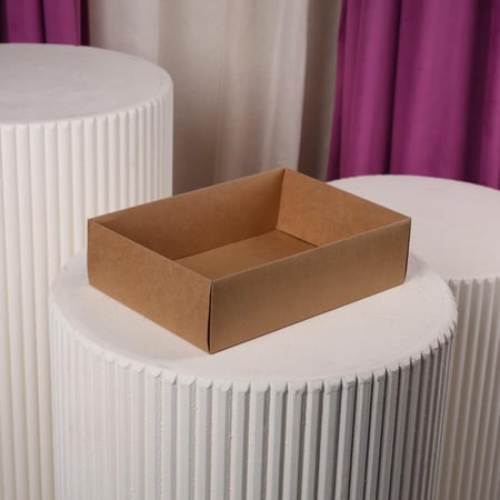 علبة منتجات وسط مستطيل شفاف اسود درزن