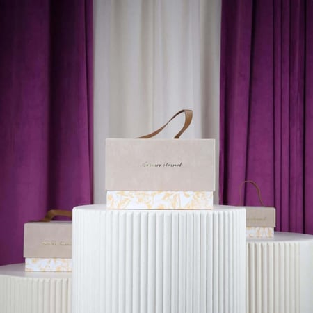 علب مخمل بيج