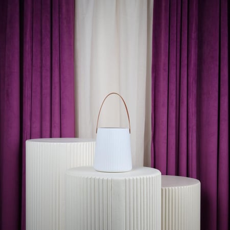 فازة ورد بلاستيك ابيض