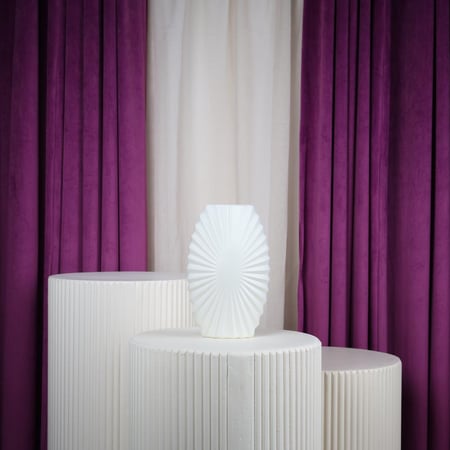 فازة ورد بلاستيك ابيض