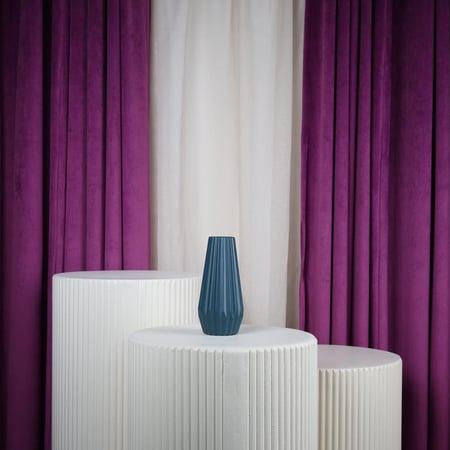 فازة ورد بلاستيك ازرق