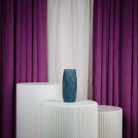 فازة ورد بلاستيك ازرق