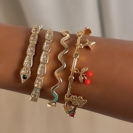 مجموعة Love ذهبي