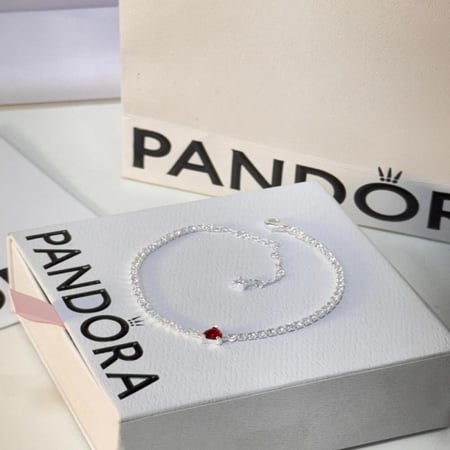 أسوارة نسائية من ماركة باندورا Pandora