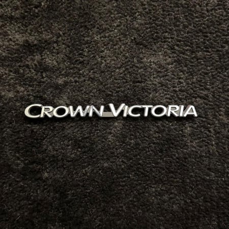 كتابة كراون فكتوريا على الشنطه كروم