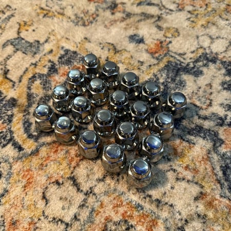 صواميل جنوط كروم فورد فكتوريا