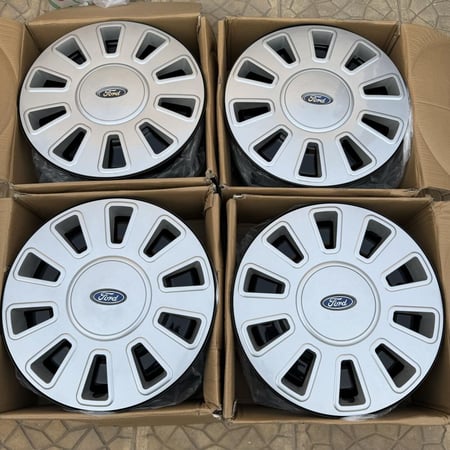 طقم جنوط فورد فكتوريا بوليسي مقاس 17 جديد