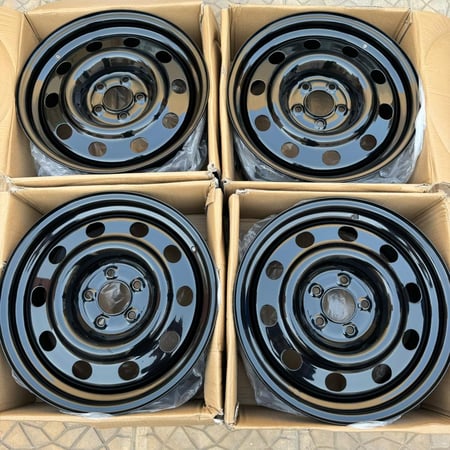 طقم جنوط فورد فكتوريا بوليسي مقاس 17 ( جديد )