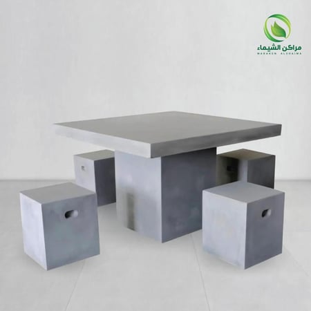 جلسة خارجية للحدائق مع طاولة