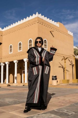 فروه نسائية شتوية بنقشة السدو