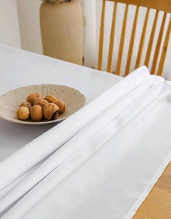 مفرش طاولة أبيض ساده