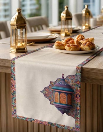 جريدة مائدة برسومات رمضانية مقاس 33 سم × 183 سم+ 2 قطعة غطاء وسادة برسومات رمضانيةمقاس 45 سم × 45 سم