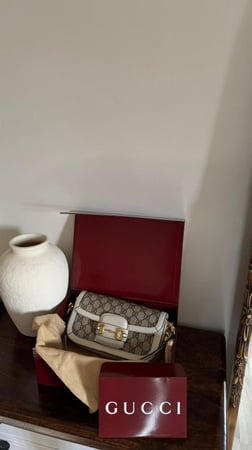 GU WHITE & BEIGE medium