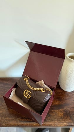 GU BROWN medium