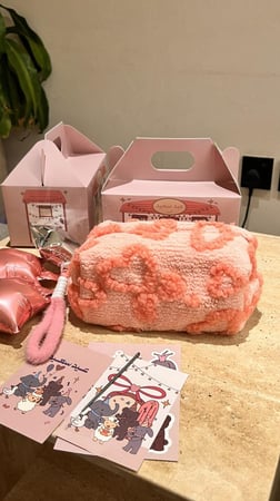 شنطة قلوب باللون الوردي (بدون تعليقة)