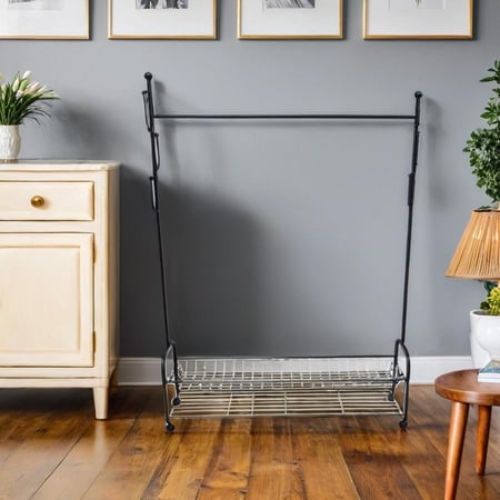 علاقة ملابس استاند اسود