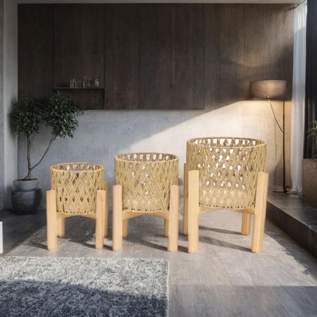 سلة زهور منسوجة من الخوص مع استاند خشب 3 قطع