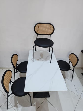 طاولة طعام 12250