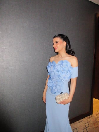 فستان الوردة السماوي