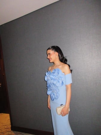 فستان الوردة السماوي