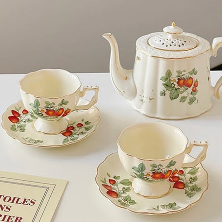 ابريق شاي بزهرة الفراولة