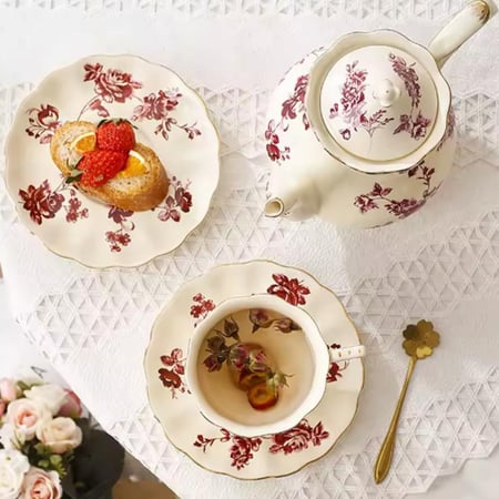 ابريق شاي بتصميم فرنسي