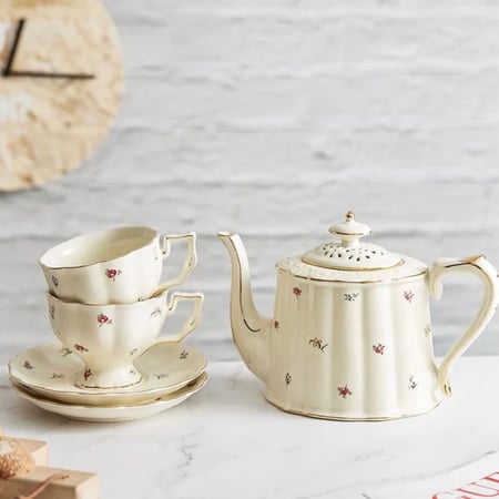 ابريق شاي بـ طراز أوروبي