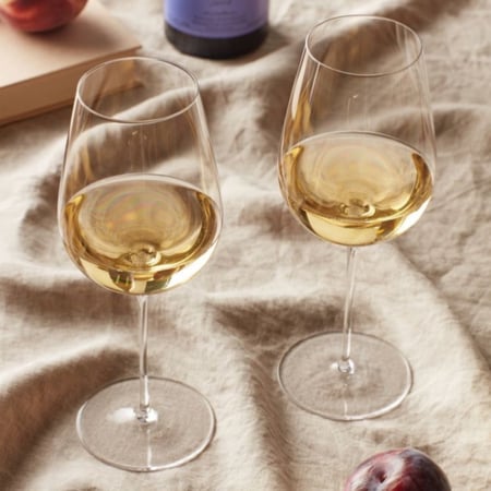 كأس نبيذ زجاجي